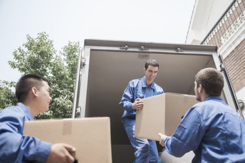 Choosing a removals company near Brent Cross for local moving